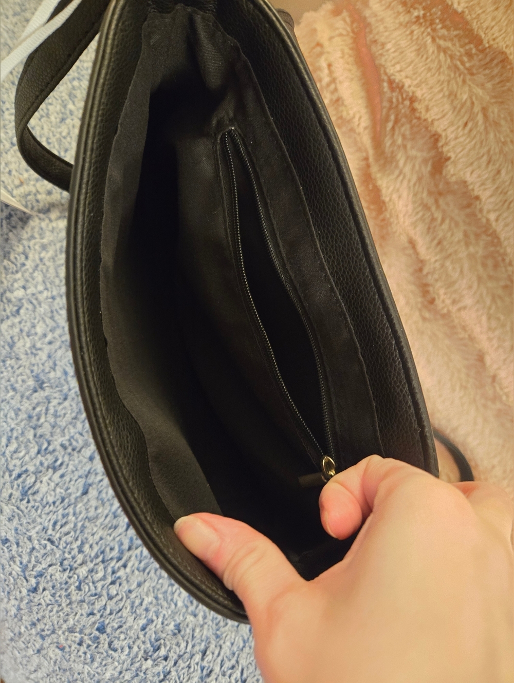 Alyssa Vegan Leather Black Crossbody Bag NWT - Picture 5 of 8